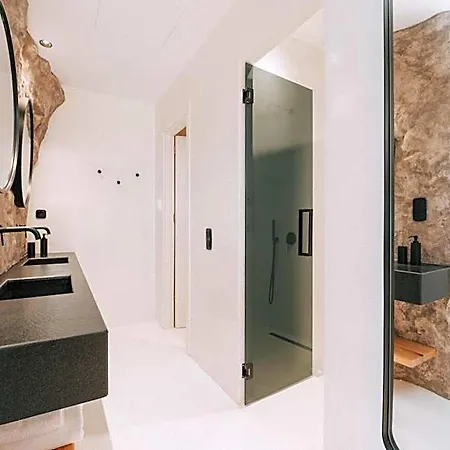 Hotel Ftelia Black Mykonos Town
