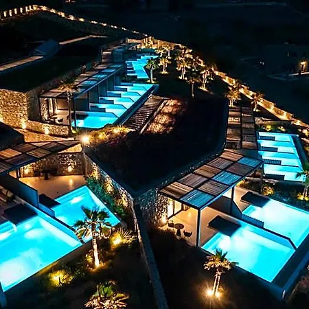 Ftelia Black Hotel