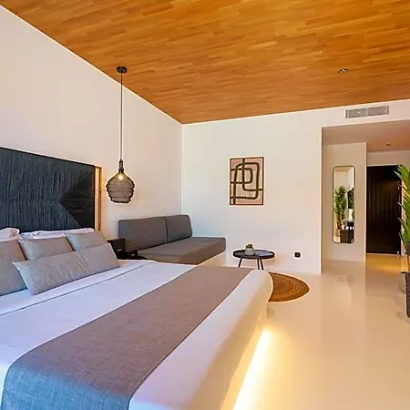 Ftelia Black Hotel