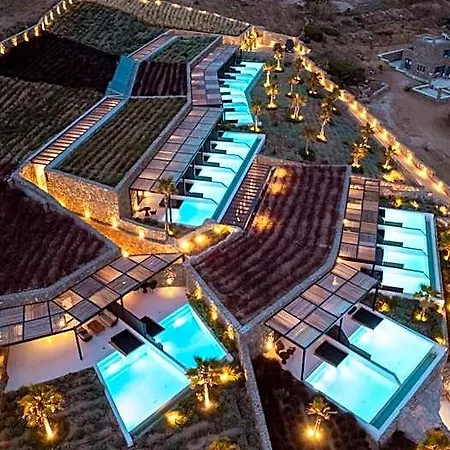 Ftelia Black Hotel