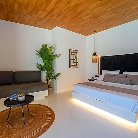 Ftelia Black Hotel